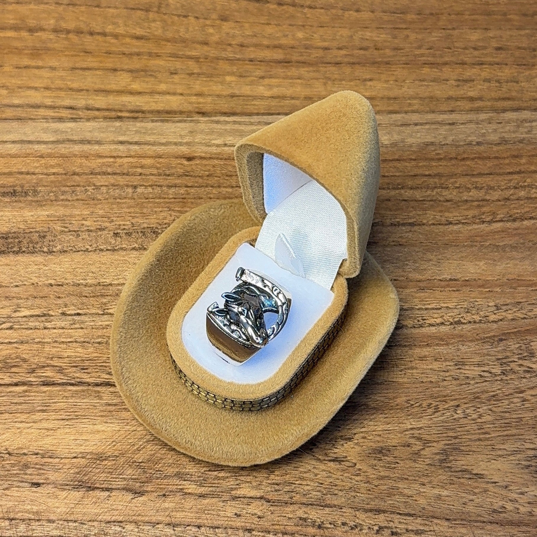 Western cowboy horse-themed belt set